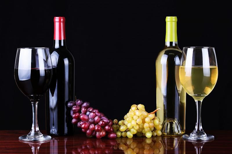 Эксперты предлагают разрешить рекламу вина на дорогах южных регионов
