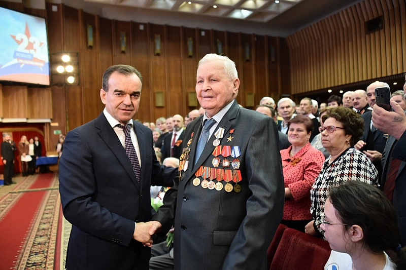 Губернатор Кубани Вениамин Кондратьев вручил медали в честь 75-летия Великой Победы ветеранам войны и узникам концлагерей