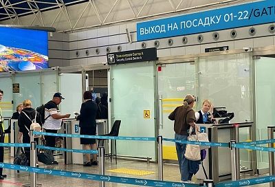 Возможны переносы и отмены рейсов: как работает аэропорт Сочи после снятия ограничений