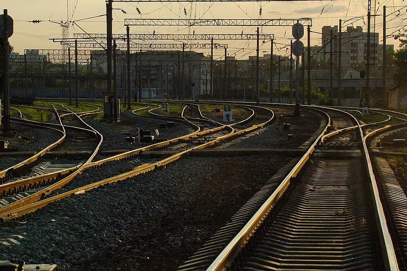 Житель Краснодара потерял ногу, попав под поезд