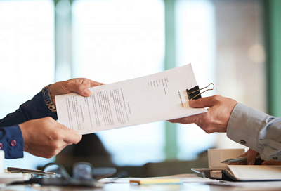 С сентября в России отменят заявительный принцип выдачи лицензий на золото и углеводороды 