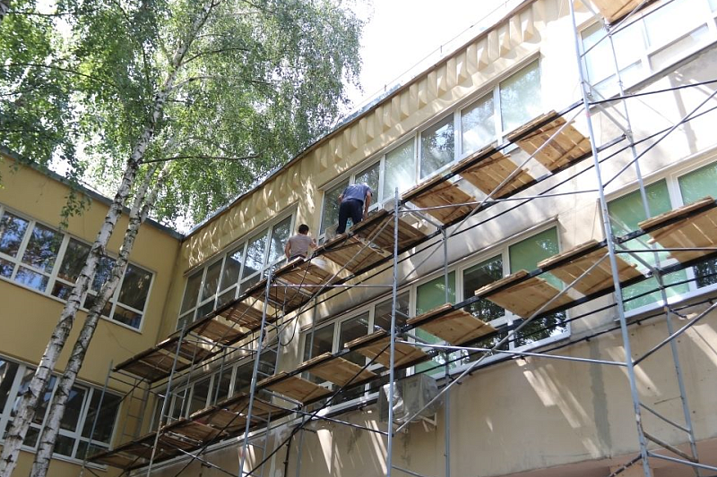 Более 660 млн рублей выделили на ремонт школ и детсадов в Краснодаре