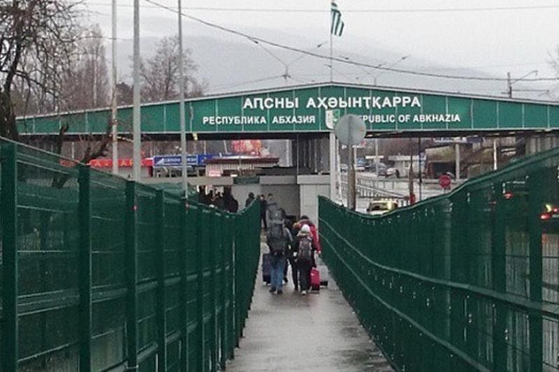 В Сочи разыскиваемый за многомиллионный долг гражданин Беларуси пытался пересечь границу по чужому паспорту