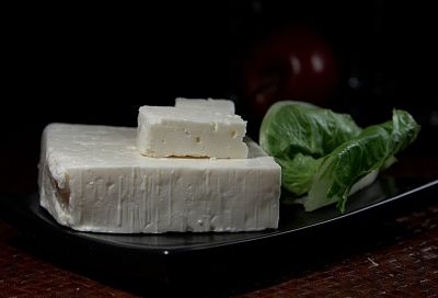 Срочно купите и ешьте этот сыр, если худеете: пальчики оближете, какой он полезный!