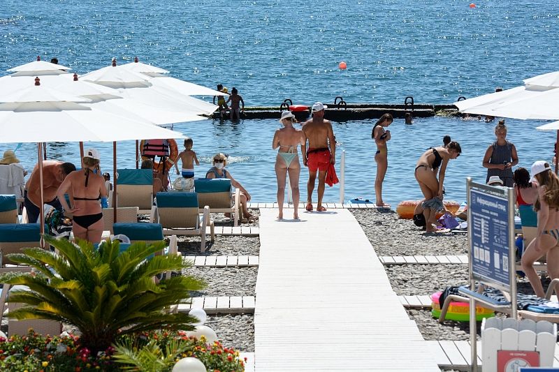 Стоимость пляжного отдыха в Сочи в конце августа снизилась почти на 30%