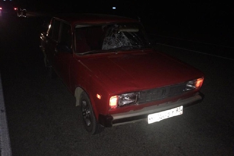 В Краснодарском крае водитель на ВАЗ-2105 насмерть сбила женщину