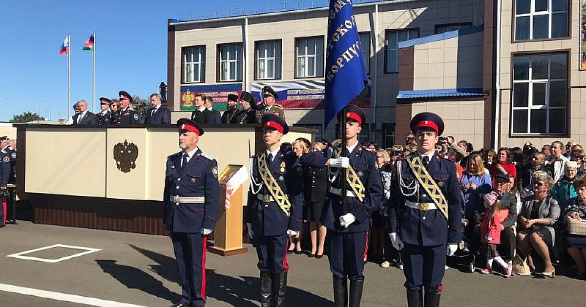 На знамени гвардейского полка пылают цифры