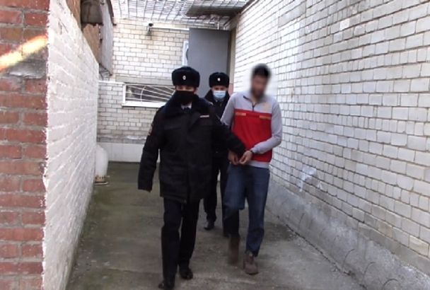 В Краснодарском крае сотрудники ДПС нашли у пассажира иномарки 50 пакетиков с героином