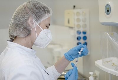 Более 810 тысяч жителей Краснодарского края уже сделали прививку от COVID-19