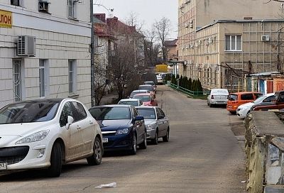 Каждый третий житель Краснодара недоволен парковками во дворах многоквартирных домов