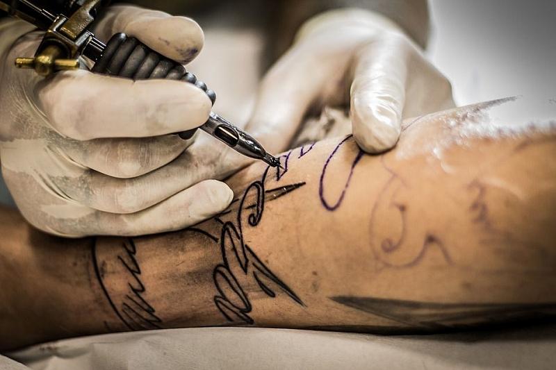Ученые рассказали о психологических проблемах людей с татуировками