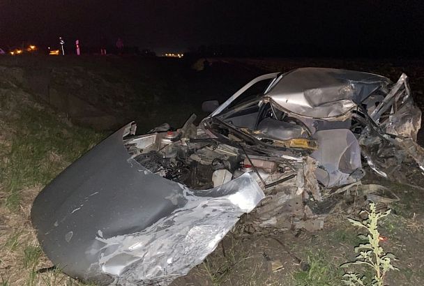 В Адыгее в ДТП на встречной полосе погибла 21-летняя водитель ВАЗа