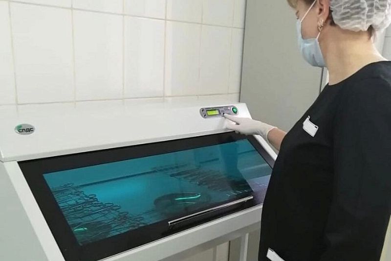 Кущевская районная больница по нацпроекту получила новые бактерицидные камеры