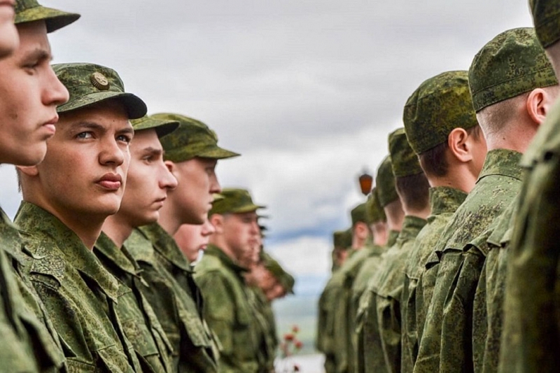 Владимир Путин отложил военный призыв для выпускников 2020 года 