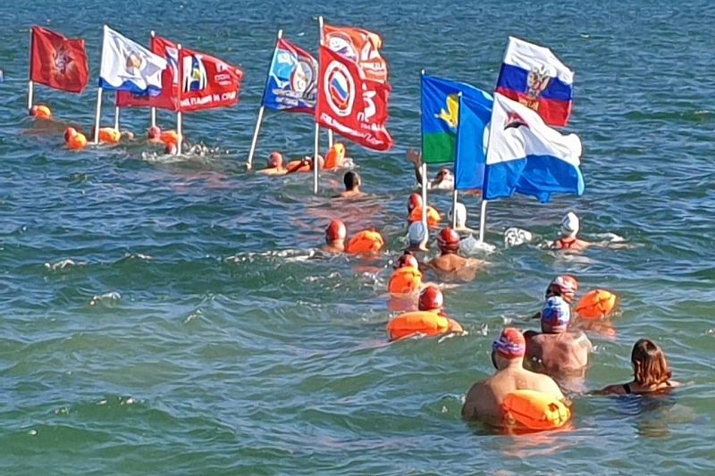 В честь Победы: участники черноморской эстафеты проплыли 555 километров