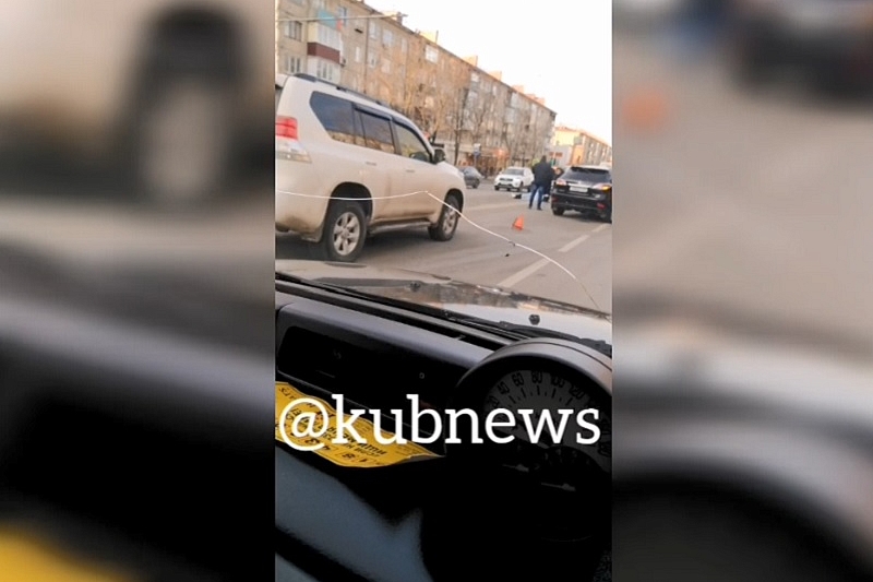 Полиция: погибшая под колесами Lexus в Краснодаре женщина переходила дорогу в неположенном месте