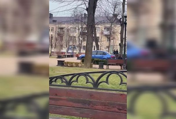 Полиция ищет водителя Лады», катавшегося по пешеходной зоне Пашковского сквера в Краснодаре
