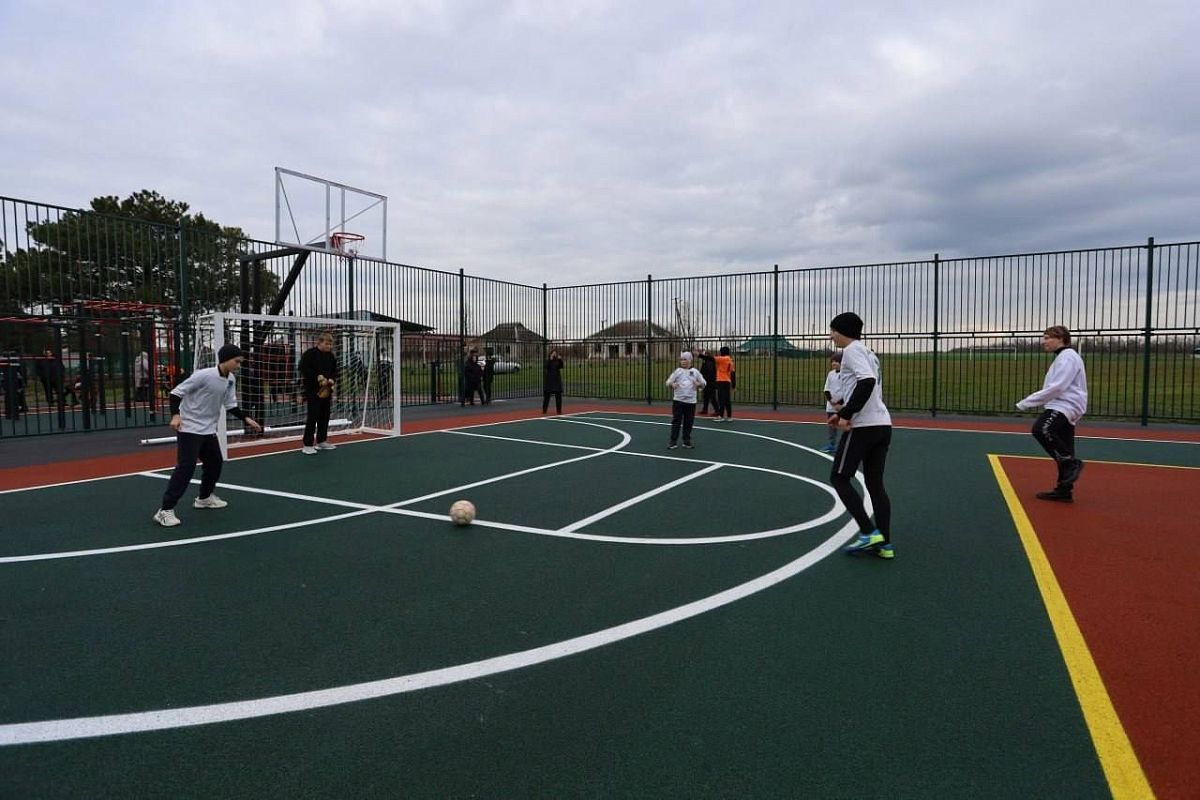 Стадион и спортплощадку открыли в Краснодарском крае