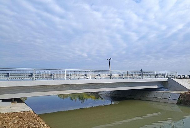 Мост через канал в Славянском районе капитально отремонтировали