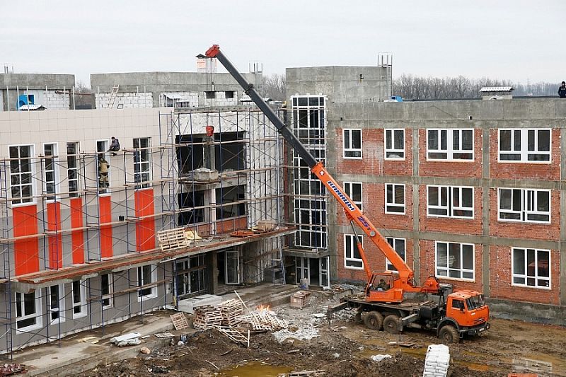 В 2021 году в Краснодарском крае одновременно будут строить около 100 социальных и инфраструктурных объектов