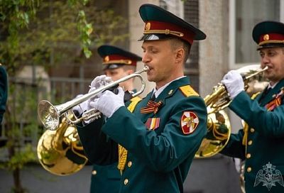 В честь Дня Победы во дворах ветеранов в Краснодарском крае проведут праздничные концерты