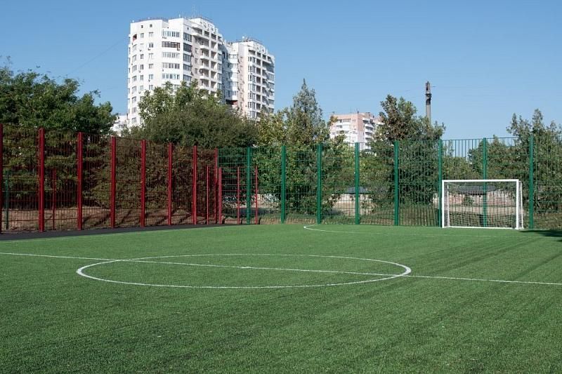 В Краснодаре открыли первое соответствующее стандартам УЕФА поле для мини-футбола