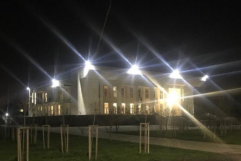 По просьбе жителей: на самом крупном в Краснодаре пригородном Центра культуры установили подсветку