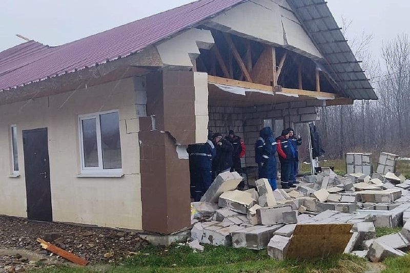 В Туапсинском районе непогода разрушила дом