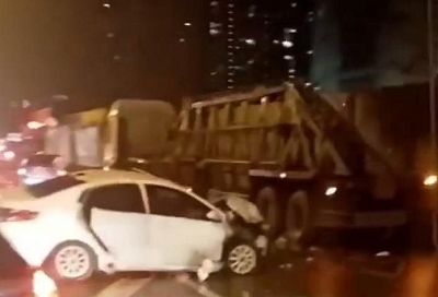 Водитель и пассажир Kia пострадали после столкновения с панелевозом в Краснодаре