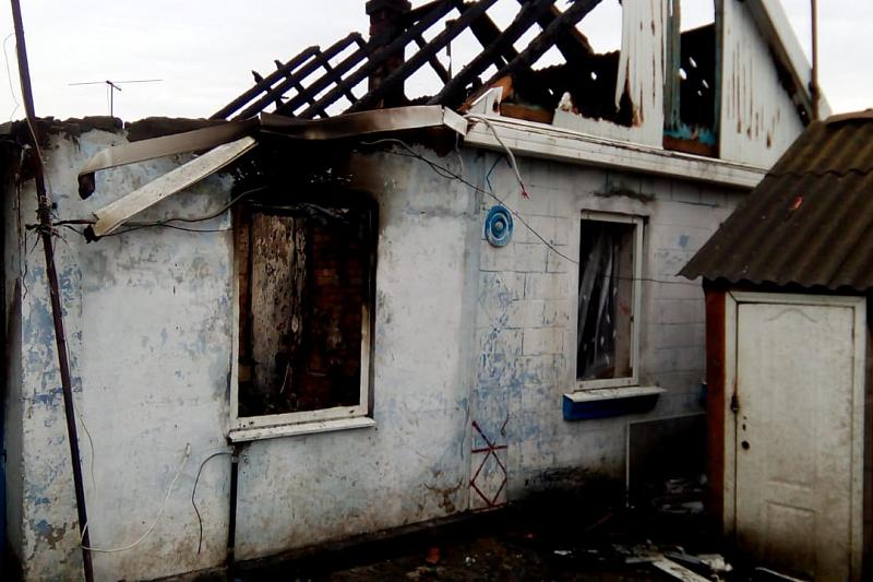 В Краснодаре при пожаре в частном доме погибла 7-летняя девочка