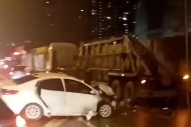 Водитель и пассажир Kia пострадали после столкновения с панелевозом в Краснодаре