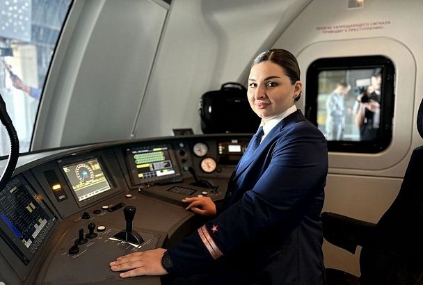 Первая в России девушка-машинист «Ласточки» отправилась в рейс между Адлером и Розой Хутор