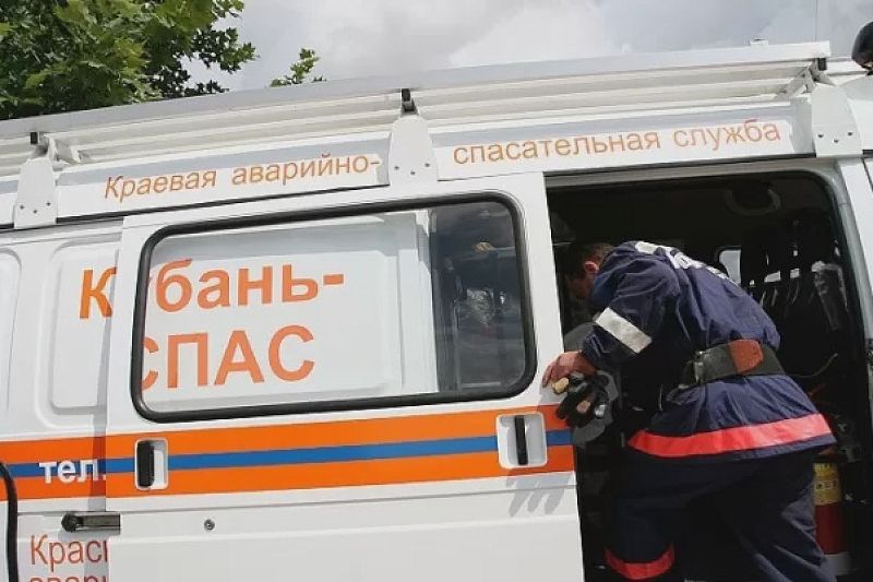 В Мостовском районе начали эвакуировать застрявших на берегу реки детей