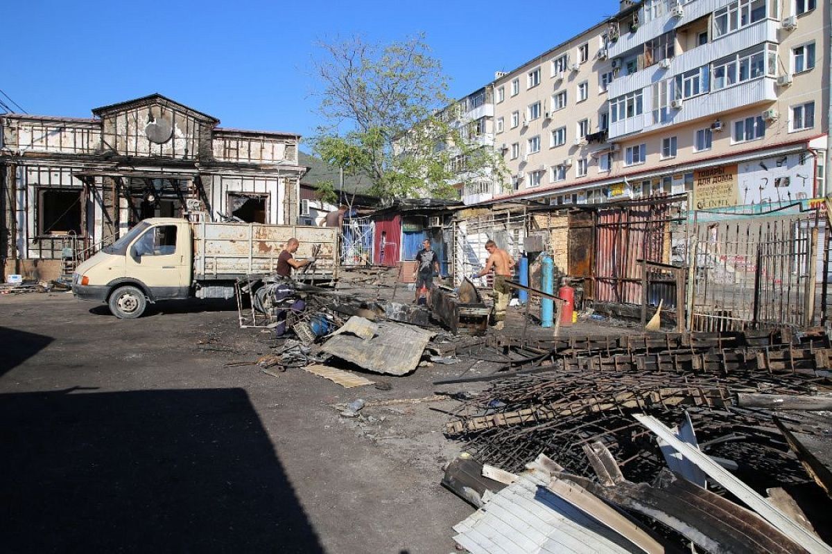 В Геленджике не будут восстанавливать после пожара торговые павильоны на улице Керченской 