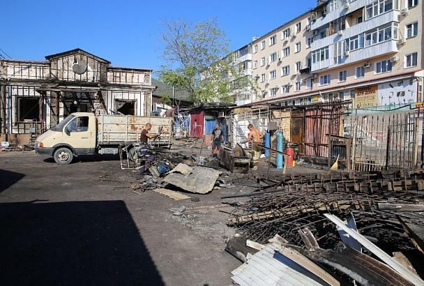 В Геленджике не будут восстанавливать после пожара торговые павильоны на улице Керченской 