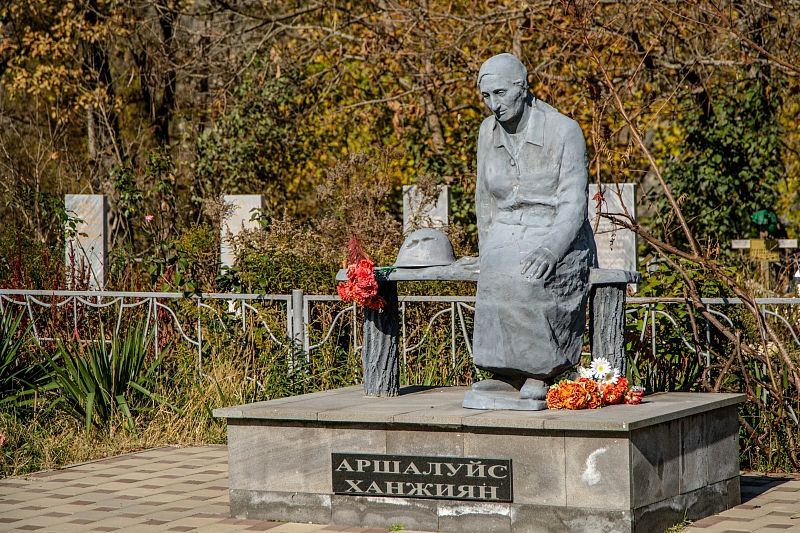 Памятник Аршалуйс Ханжиян в урочище Поднависла