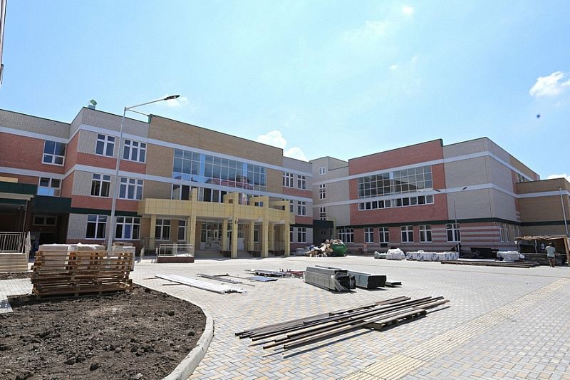 Строительство школы на 1100 мест завершают в Анапе 