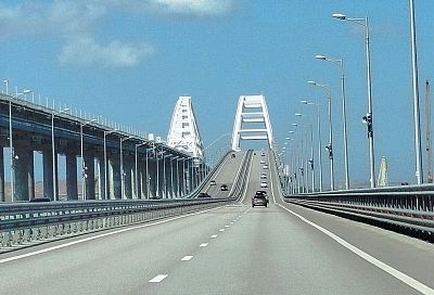 Час в ожидании проезда: пробка появилась у Крымского моста со стороны Керчи