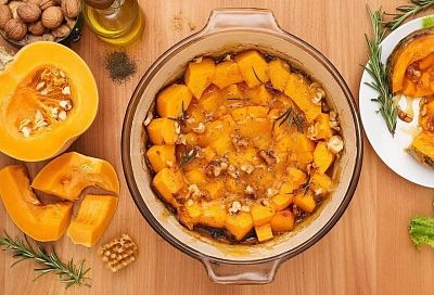 После тяжёлых салатов запекаем тыкву с мёдом - карамельный, пряный и полезный десерт
