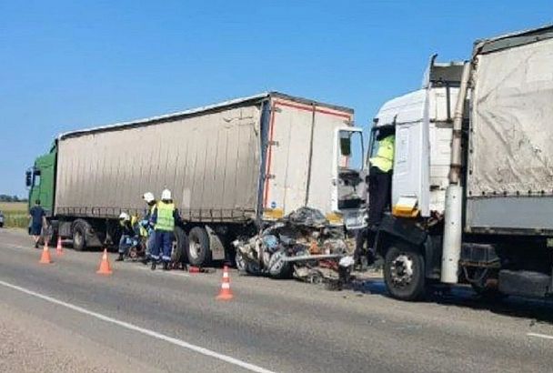 Водитель большегруза арестован после гибели семьи с тремя детьми в ДТП в Краснодарском крае