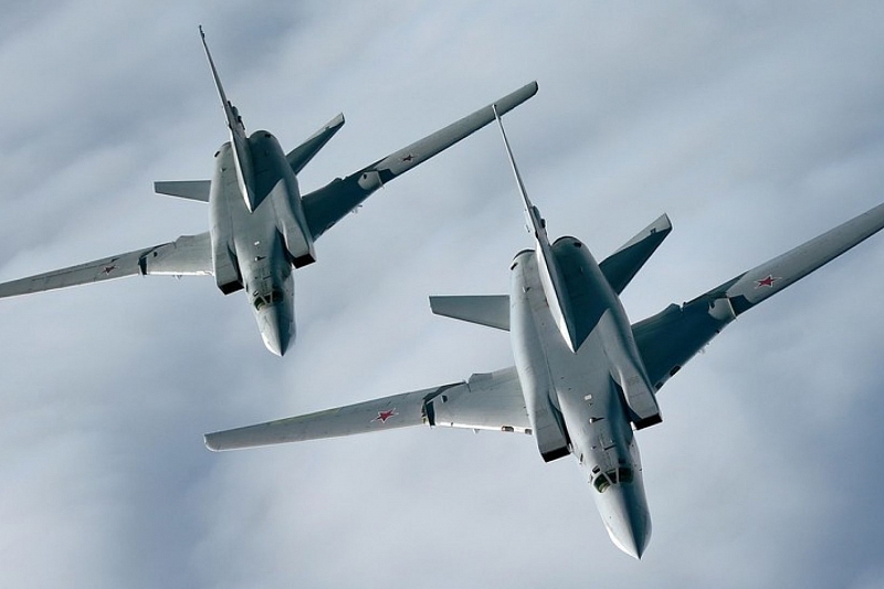 Два бомбардировщика Ту-22М3 выполнили пятичасовой полет над Черным морем