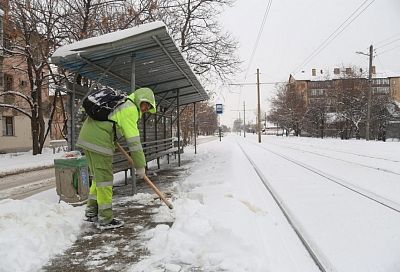 На улицы Краснодара вышли около 600 человек и 30 единиц спецтехники для расчистки снега