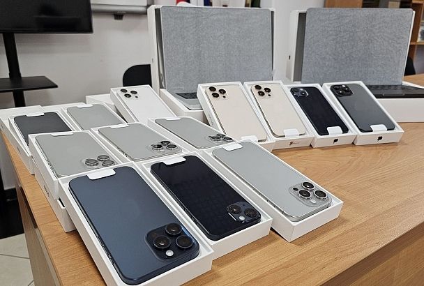 Сочинские таможенники передали военнослужащим конфискованную электронику