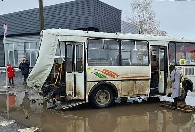 Водитель автобуса не уступил дорогу и устроил ДТП