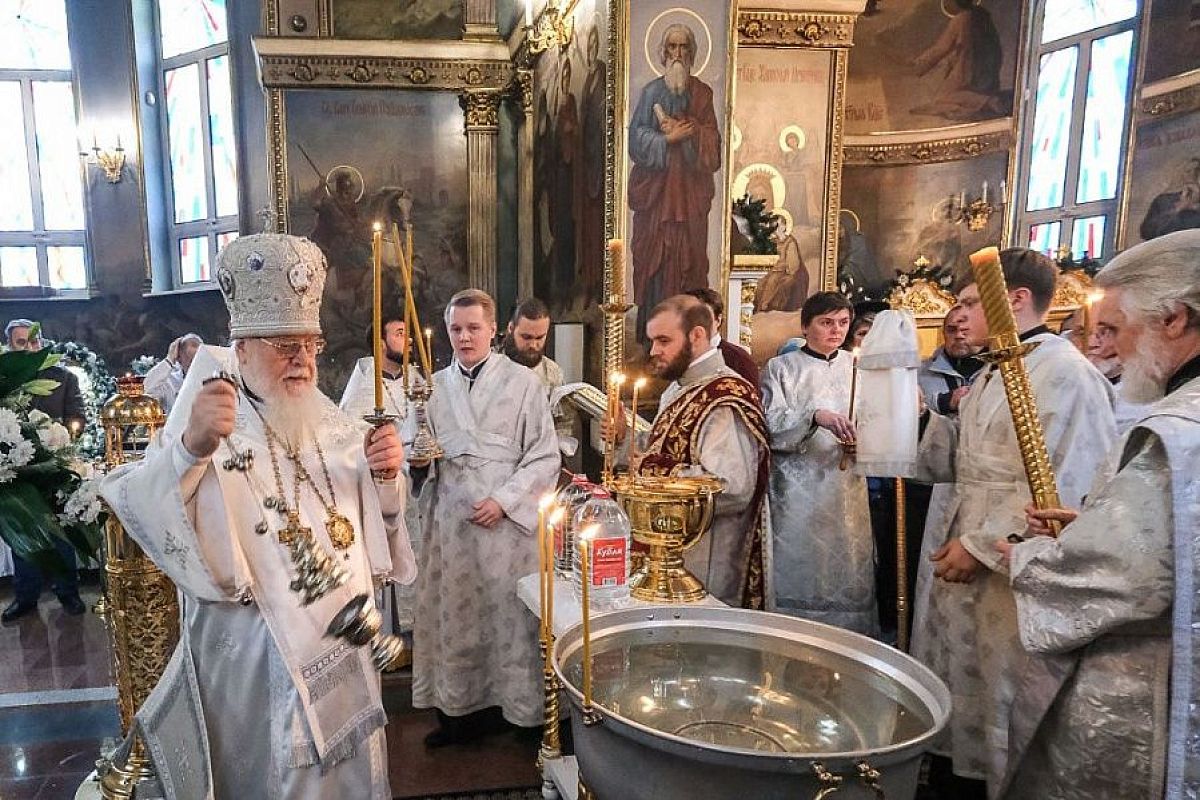 Губернатор Кубани Вениамин Кондратьев поздравил жителей края с праздником Крещения Господня