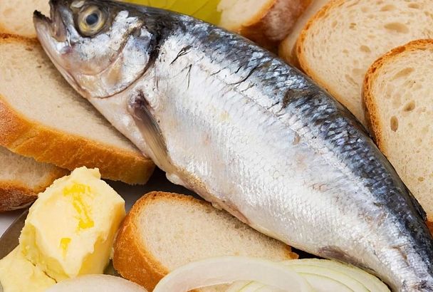 Ни рассола, ни специфического запаха: а самая вкусная селедка готова уже на следующий день 