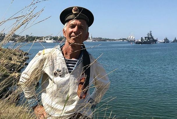 Ко Дню ВМФ кубанский пенсионер на мотоцикле доехал до Санкт-Петербурга