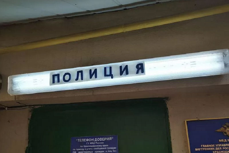 В Краснодаре сотрудник салона сотовой связи украл с банковского счета клиента 33 тыс. рублей