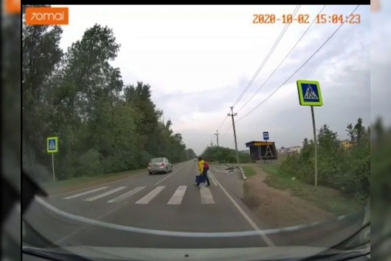 Полиция Краснодара нашла водителей автомобилей, не пропустивших школьника на пешеходном переходе