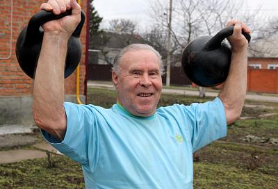 Житель Кубани более 60 лет занимается гиревым спортом
